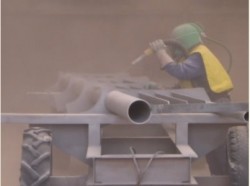 Traballador con protección respiratoria
